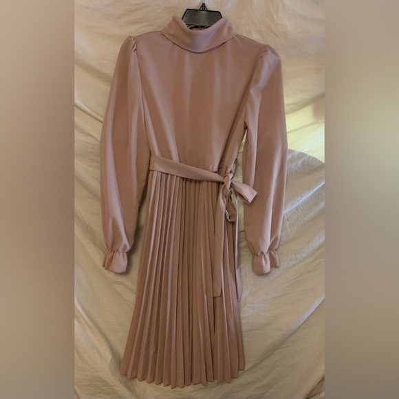 Summer 23 Turtleneck Flounce Sleeve Pleated Hem Belted Dress Antiy Color Apricot - Picture 5 of 9